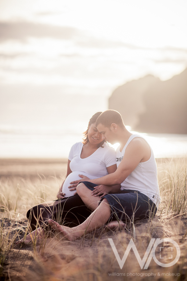 Auckland Beach Maternity Photos Bethells with Iaeva and Nathan