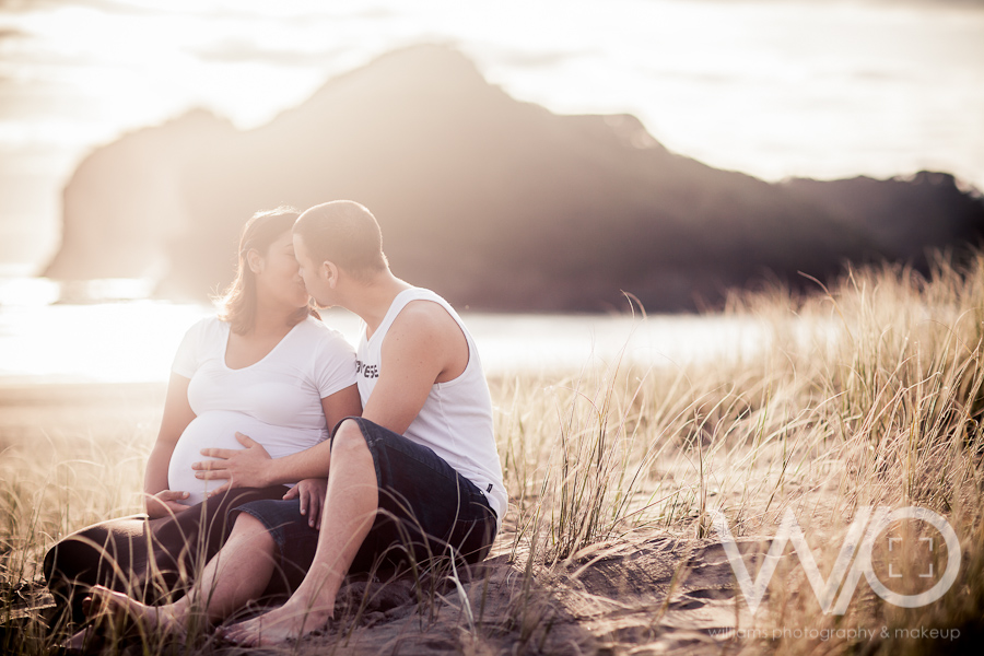 Auckland Beach Maternity Photos Bethells with Iaeva and Nathan