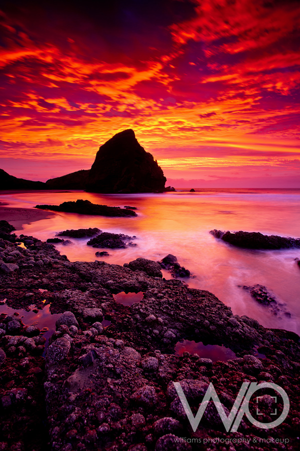 Beautiful Red Sky Piha Auckland
