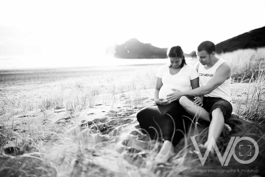 Auckland Beach Maternity Photos