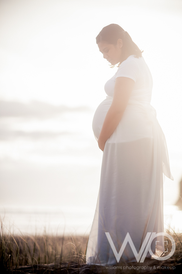 Auckland Beach Maternity Photos Bethells with Iaeva and Nathan
