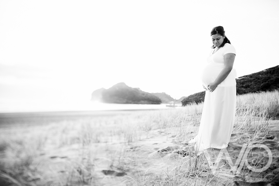 Auckland Beach Maternity Photos Bethells with Iaeva and Nathan