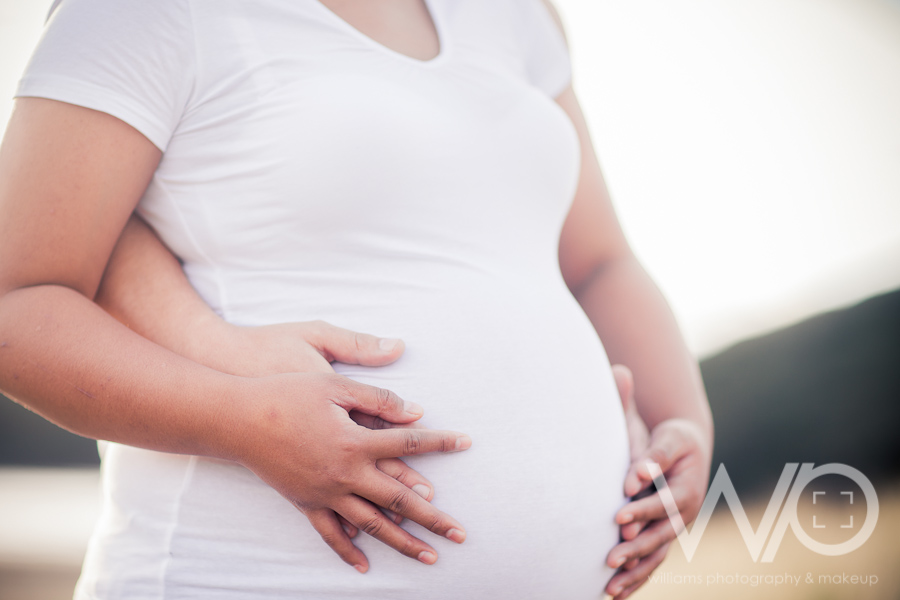 Auckland Beach Maternity Photos Bethells with Iaeva and Nathan