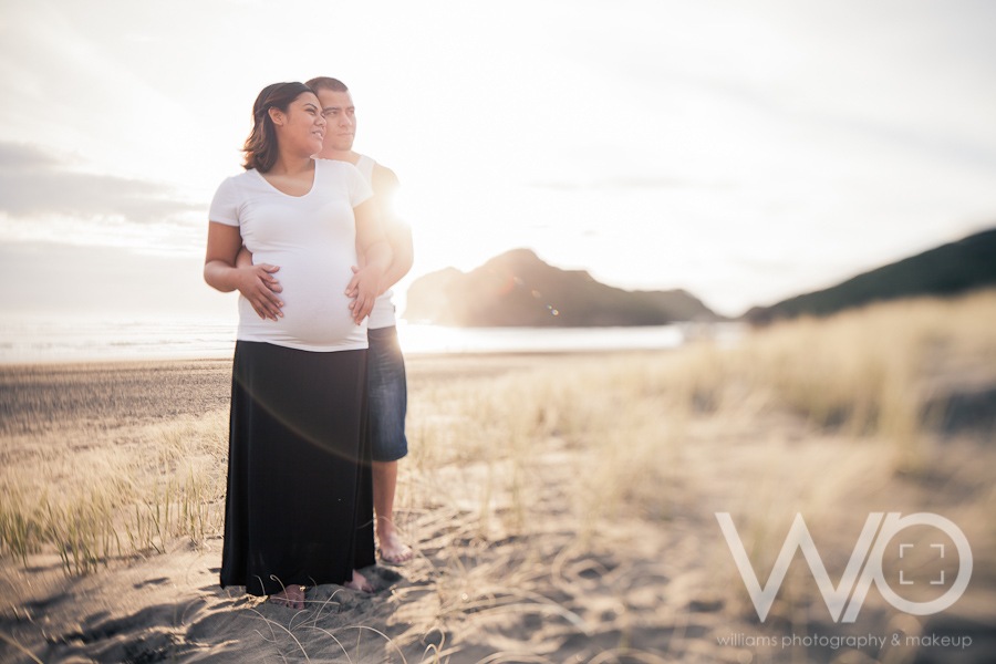 Auckland Beach Maternity Photos Bethells with Iaeva and Nathan