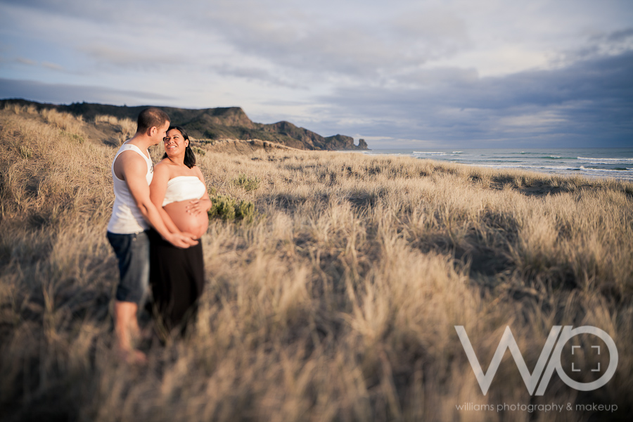 Auckland Beach Maternity Photos Bethells with Iaeva and Nathan