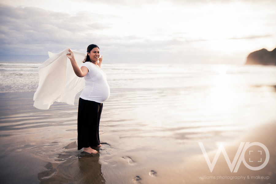 Auckland Beach Maternity Photos Bethells with Iaeva and Nathan