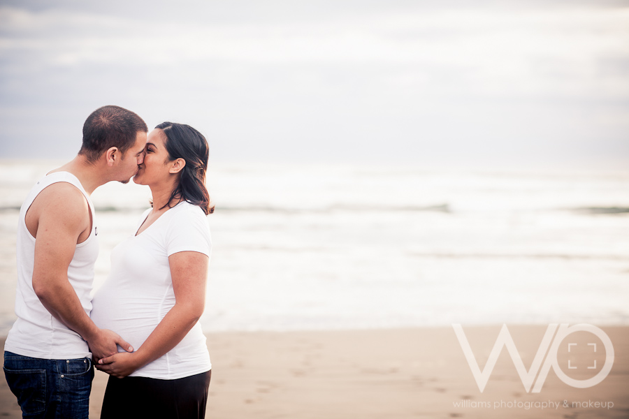Auckland Beach Maternity Photos Bethells with Iaeva and Nathan