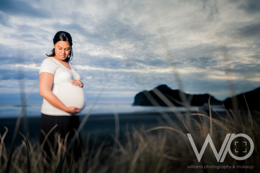 Auckland Beach Maternity Photos