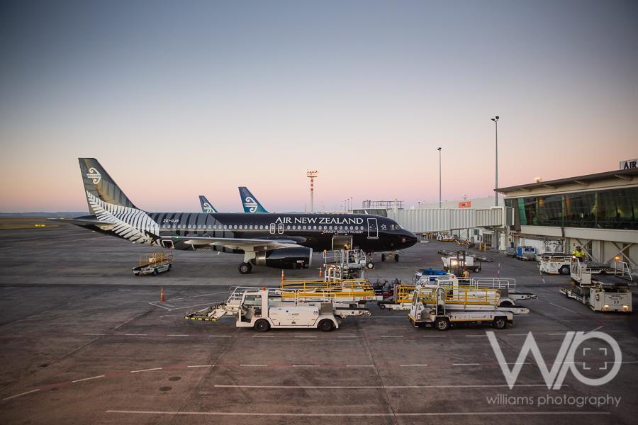 Air NZ A320 in black livery